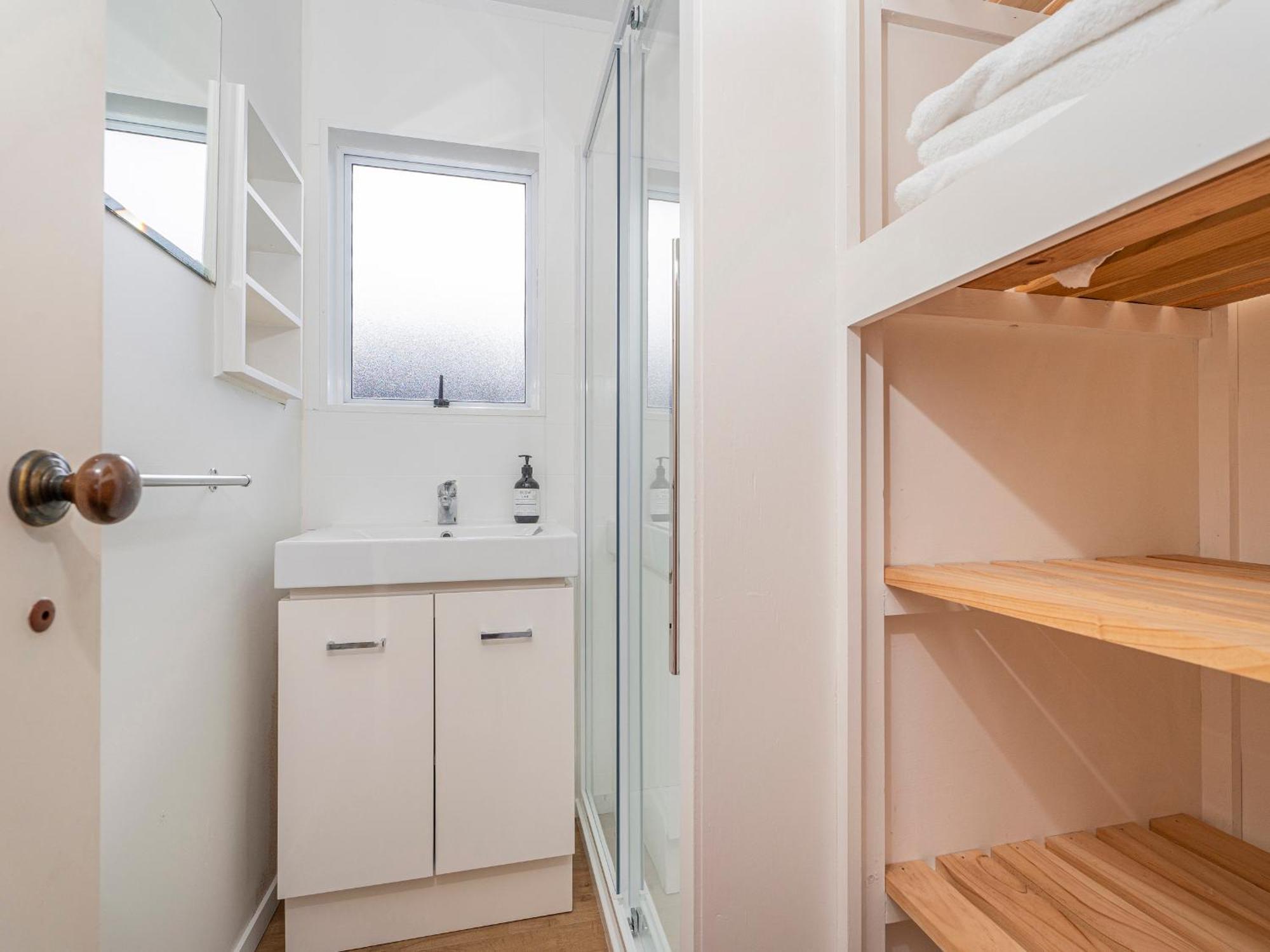 Retreat By The Beach - Pauanui Holiday Home Екстериор снимка