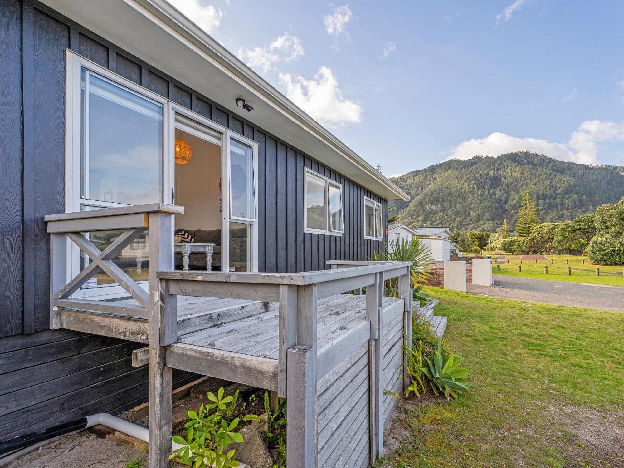 Retreat By The Beach - Pauanui Holiday Home Екстериор снимка