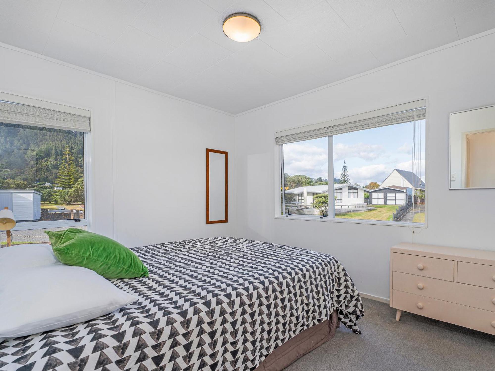 Retreat By The Beach - Pauanui Holiday Home Екстериор снимка